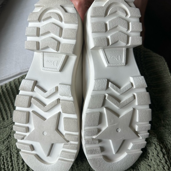 Almost brand new Dior Boots. Purchased from Bergdorf Goodman in New York. - Picture 8 of 8